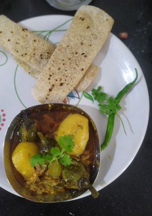 A picture of Stuffed potato brinjal.
