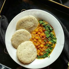 A picture of Idli ghuguni.