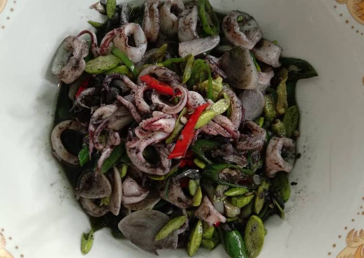 Cumi Hitam Cabe Ijo dengan Pete