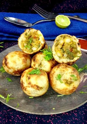 A picture of Oil free Bread bonda in a paniyarum pan.