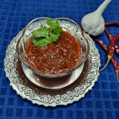 A picture of Hot Garlic Sauce.