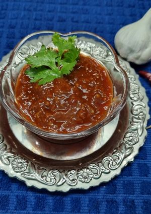 A picture of Hot Garlic Sauce.