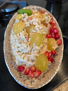 Una foto de Risotto con uvas, granás y gorgonzola
