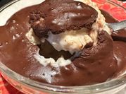 Una foto di porridge al cioccolato