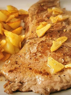 Una foto de Filete de Ternera plancha al ajillo