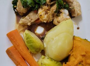 Una foto de Pescadito anisado con verduras