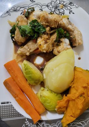 Una foto de Pescadito anisado con verduras