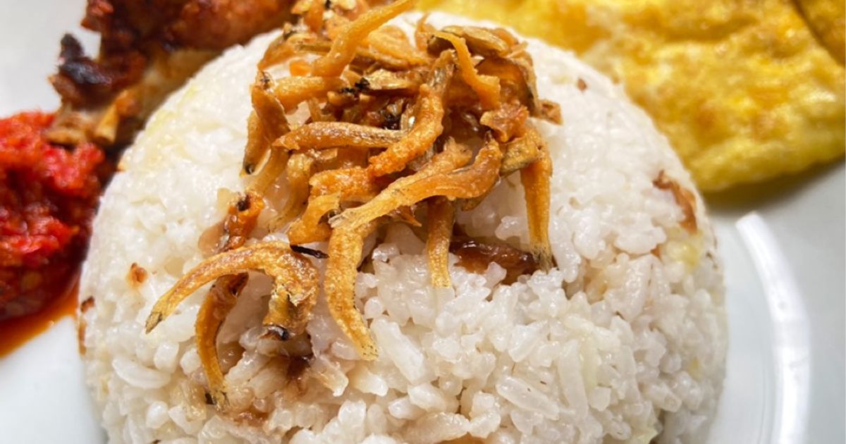 36. Nasi Uduk Simpel (Rice Cooker)