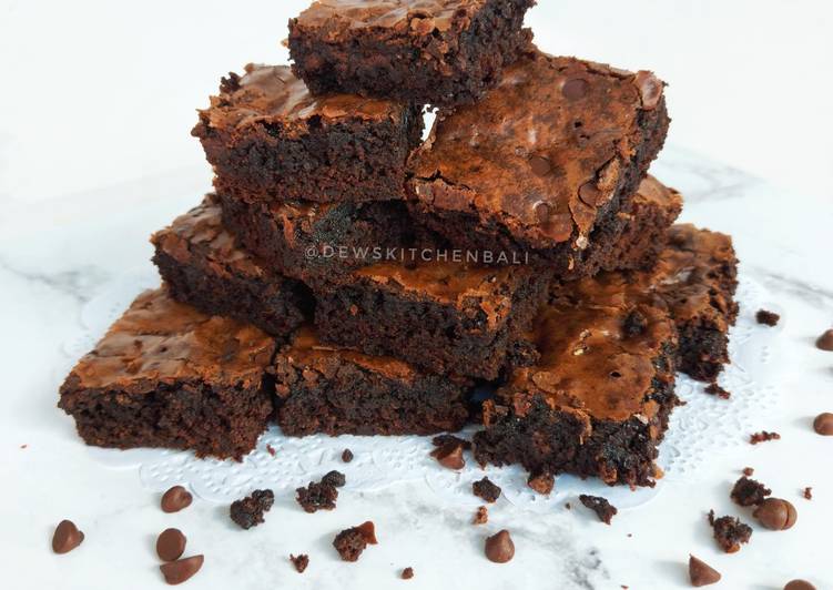 Cara Gampang Menyiapkan Fudgy Brownies Shiny Crust yang Bisa Manjain Lidah