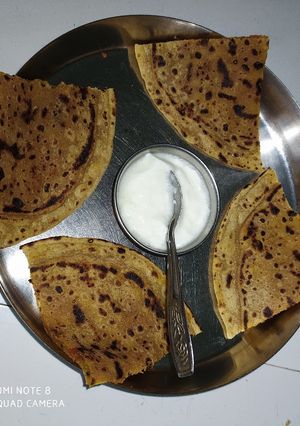 આલુ પરોઠા (Aloo Paratha Recipe In Gujarati) રેસીપી મુખ્ય ફોટો