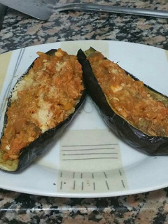 Una foto de Berenjenas al horno con bacalao y atun