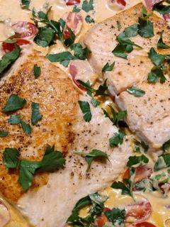 A picture of Salmon in rose sauce.