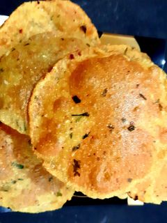अजवाइन की पूरी (ajwain ki puri recipe in Hindi) रेसिपी मुख्य फोटो