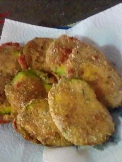 Una foto de Milanesas de zapallitos rellenas - jamón y queso 💚\(>o<)ノ