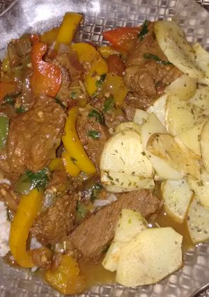 Una foto de Lomo saltado comida peruana