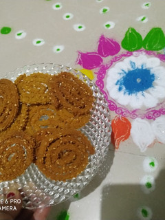 ચકરી(Chakri Recipe in Gujarati) રેસીપી મુખ્ય ફોટો