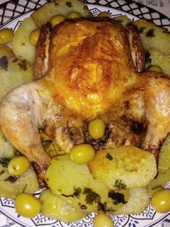 Una foto de Pollo asado con patatas🍗