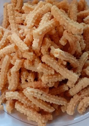 मैदा मुंगदाल मिक्स नमकीन चकली (maida moong dal mix namkeen chakli recipe in Hindi) रेसिपी मुख्य फोटो