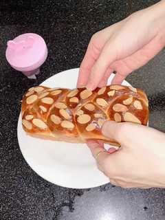 Hình của món Bánh mỳ Hoa Cúc.