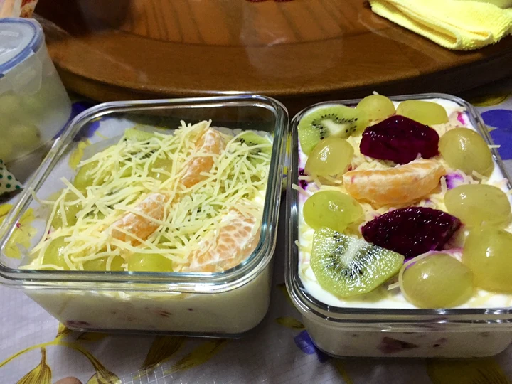 Langkah Mudah untuk Membikin Resep Salad Buah mayonais yogurt susu keju yang Lezat Anti Ribet, Mantap
