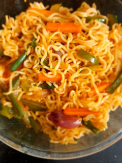 வெஜ் நூடுல்ஸ்(VEG NOODLES RECIPE IN TAMIL) செய்முறை முக்கிய புகைப்படம்
