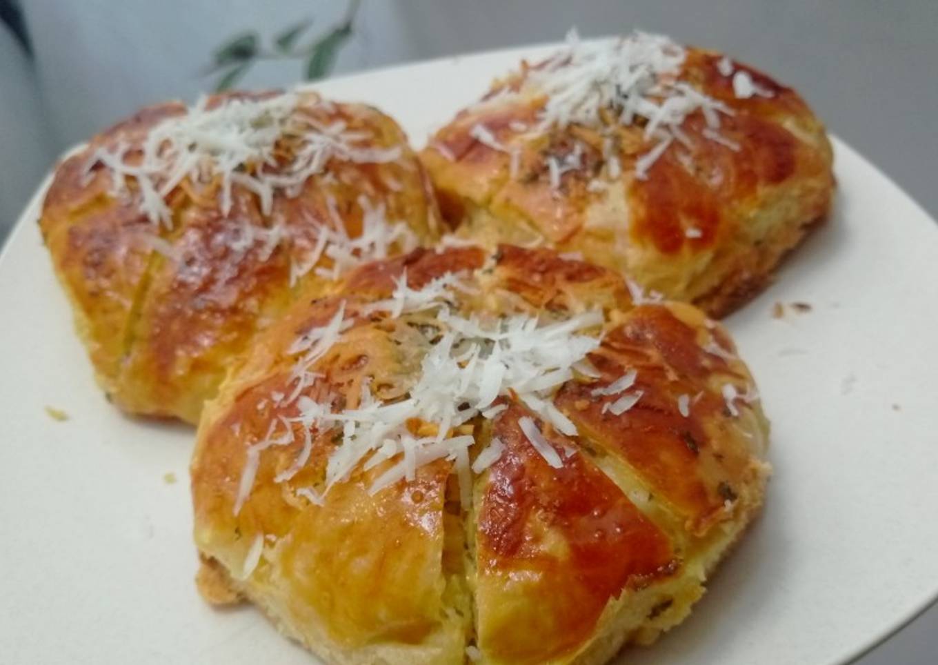 Korean Garlic Cheese Bread