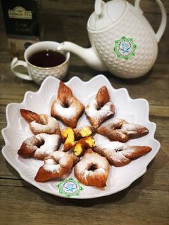 A picture of Les Bugnes (French Donuts).