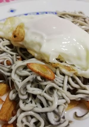 Foto principal de Gulas con patatas y huevo