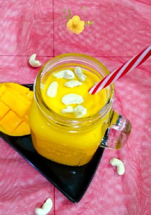 A picture of Mango cashew milk shake.