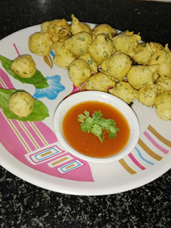 પાલક ના ભજીયા (Palak Bhajiya Recipe in Gujarati) રેસીપી મુખ્ય ફોટો