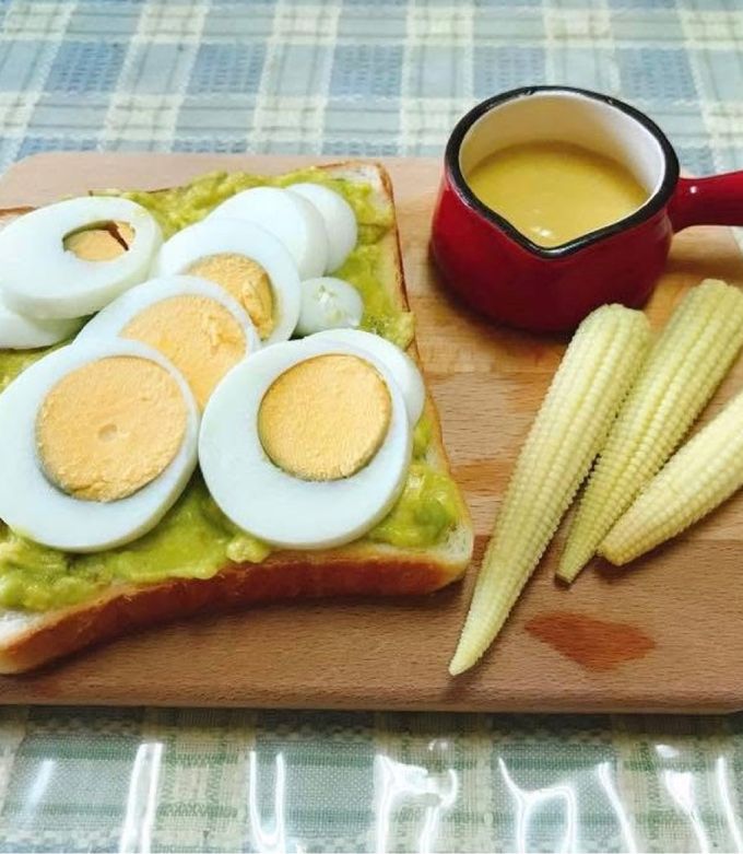 酪梨蛋吐司早餐盤 的食譜成品照片