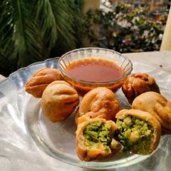 A picture of Lilva Kachori.