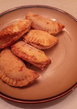 A picture of Air fryer apple pie bites.