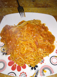 Una foto de Pasta con jamón, bacon, chorizo