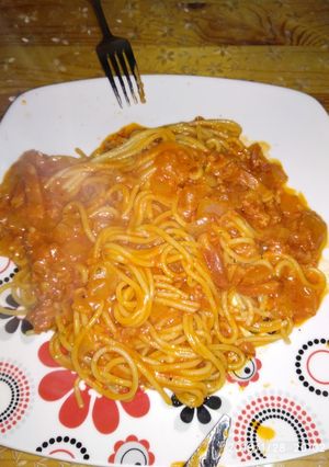 Una foto de Pasta con jamón, bacon, chorizo