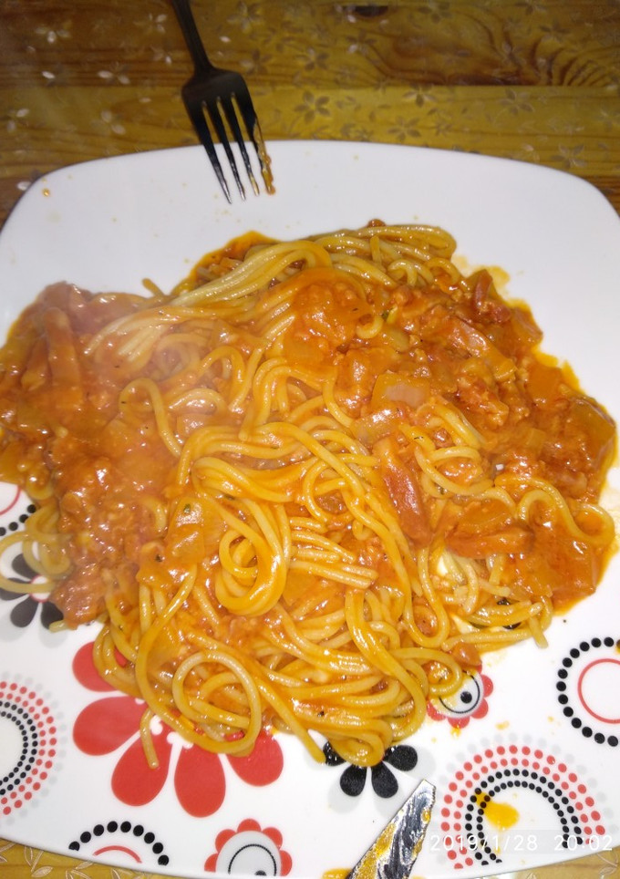 Una foto de Pasta con jamón, bacon, chorizo