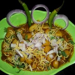 A picture of Ghugni / Matar chaat.