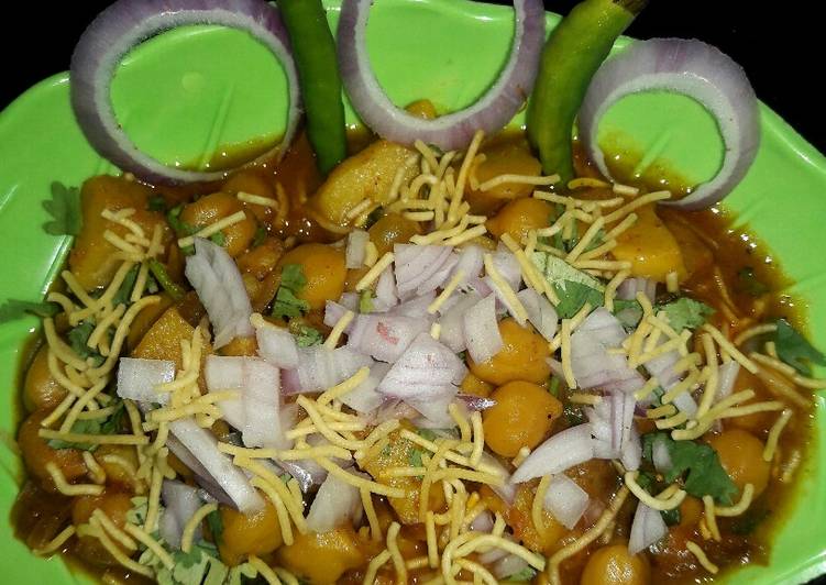 Ghugni / Matar chaat