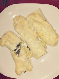 Una foto de Canelones de espinacas & pasas