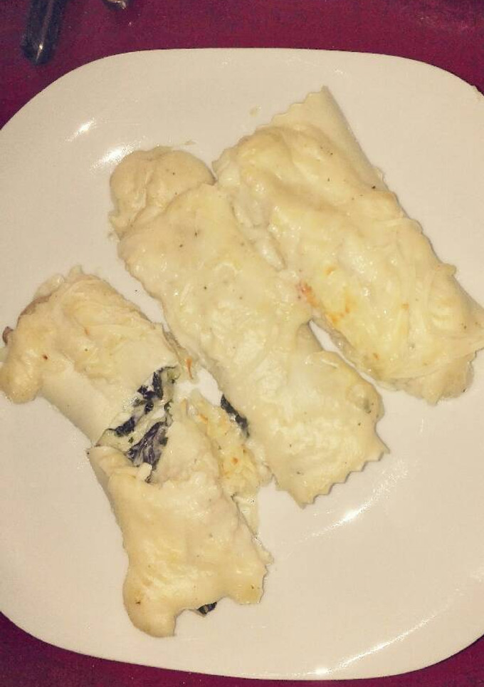 Una foto de Canelones de espinacas & pasas