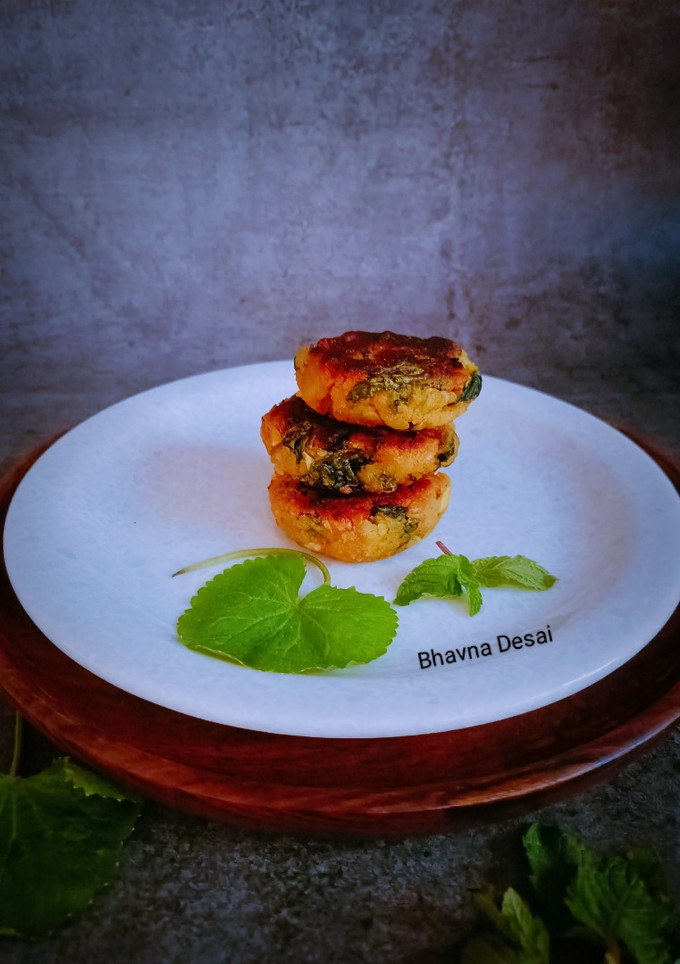 બ્રાહ્મી ટિક્કી. (Brahmi Leaves Tikki Recipe in Gujarati) રેસીપી મુખ્ય ફોટો