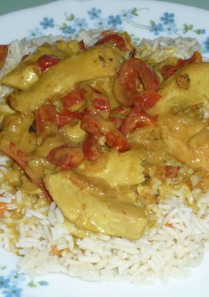 Fűszeres serpenyős csirkemell paprikával és hagymával recept fotója