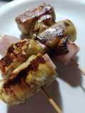 Brochets o pinchos de berenjena y jamón
