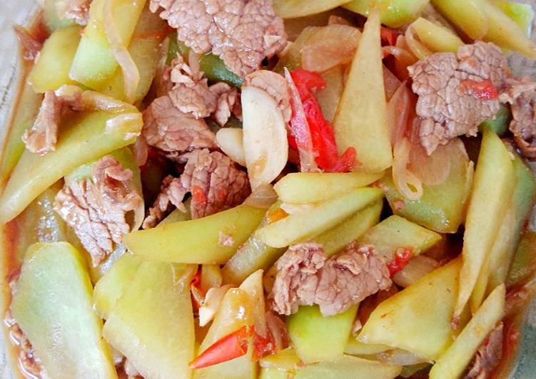 Tumis daging labu siam