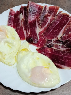 Una foto de Huevos fritos con jamón
