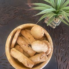 A picture of Almond biscuits.