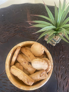A picture of Almond biscuits.