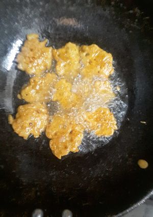 A picture of Fried pakora.