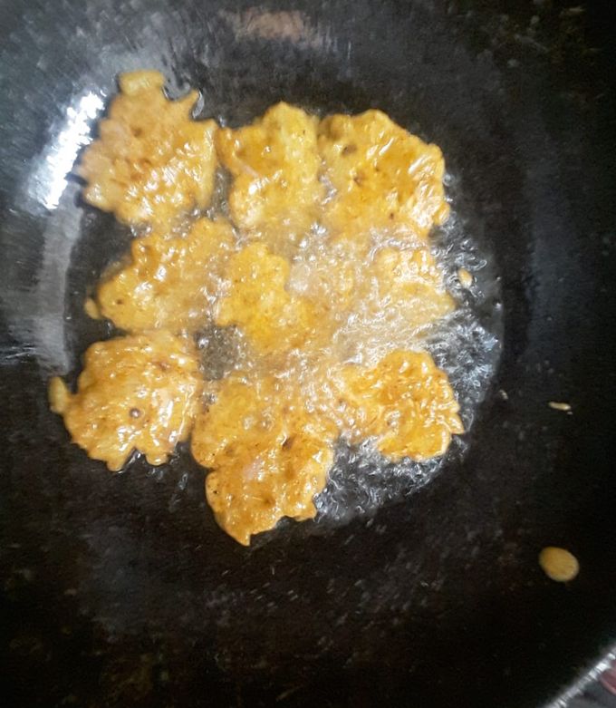 A picture of Fried pakora.
