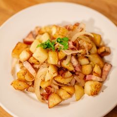 A picture of German fries.